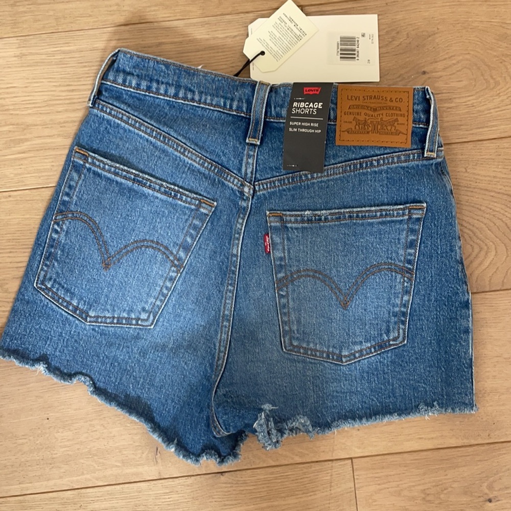 Levi’s Ribcage shorts - Picture 2 of 2
